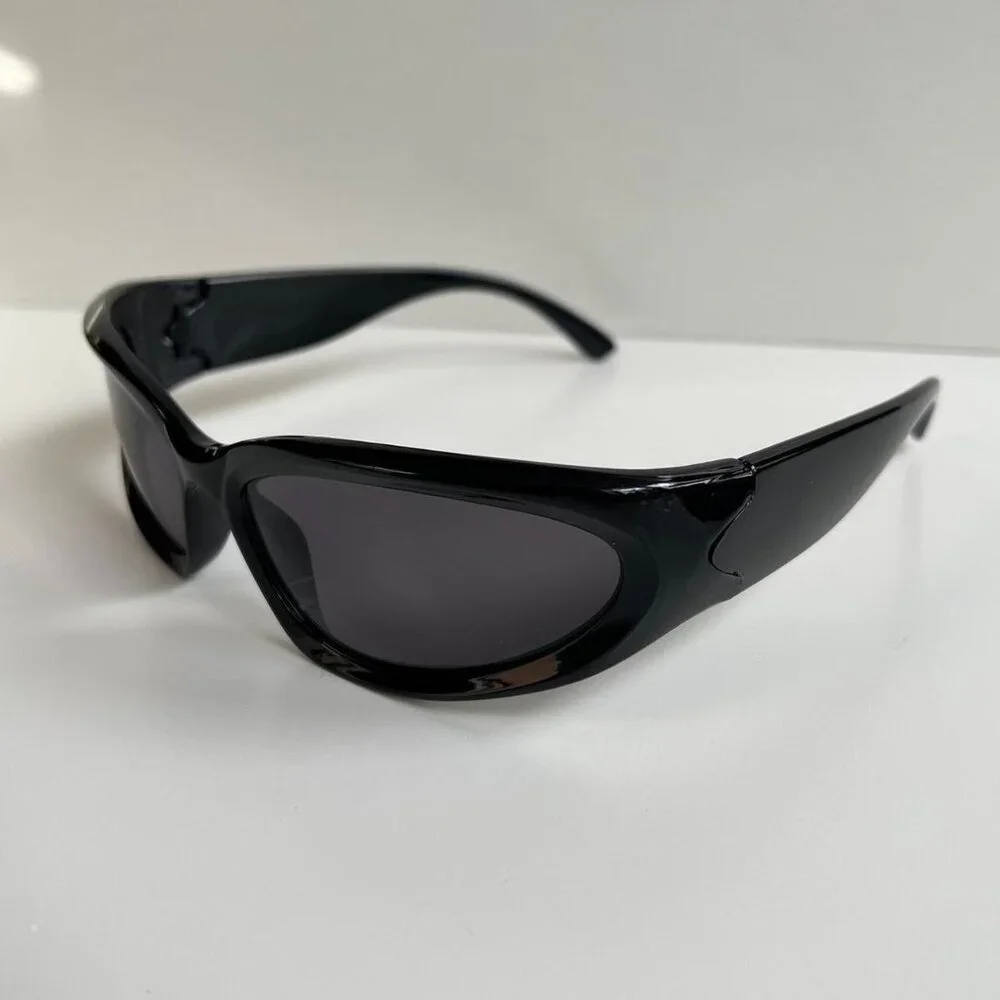 y2k 2000s vintage style black surfer sporty sunglasses